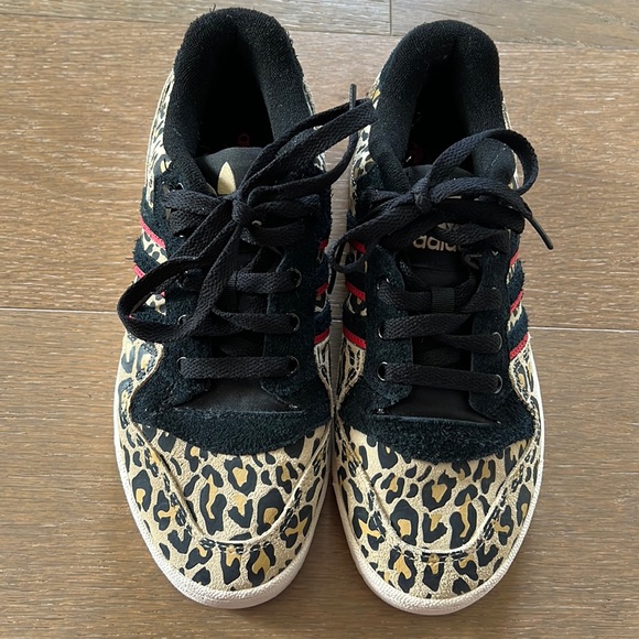 Adidas Rivalry Low Leopard Print Shoe | 6 - Picture 3 of 10